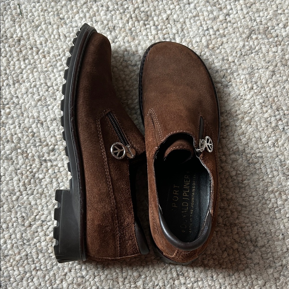 Donald J. Pliner Sport Brown Suede Uagain Peace Sign Zip Up Shoes